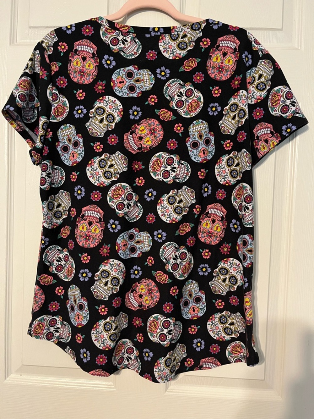 No Boundaries Women’s Black V-Neck Sugar Skull Print Top xxl 19 - Picture 6 of 6